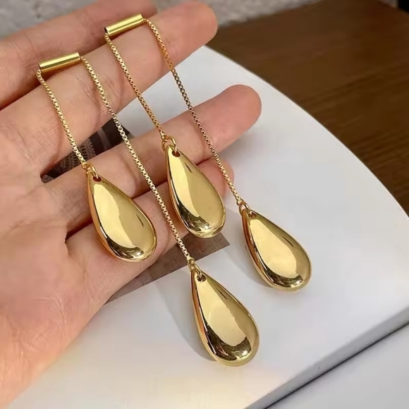 Jewelry - Elegant Gold Teardrop Earrings